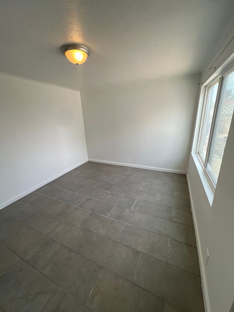 Cute Casita Style Living in historic Albuquerque 1 Bedroom 1 Bath. – photo 2