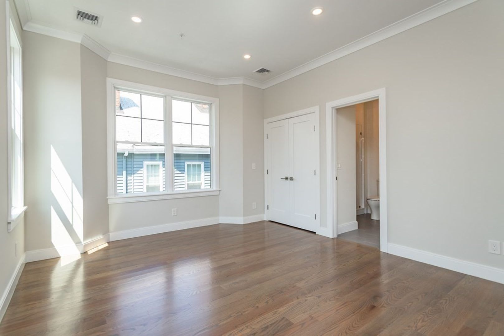 Charming 4 Bedroom – photo 4