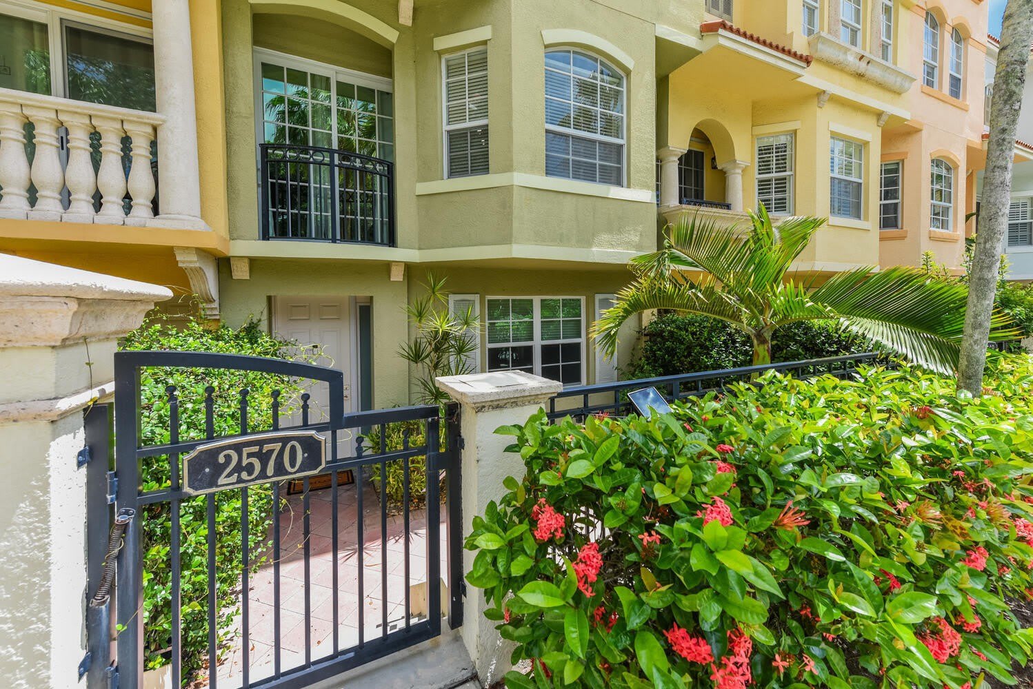 2570 Gardens Parkway – photo 2
