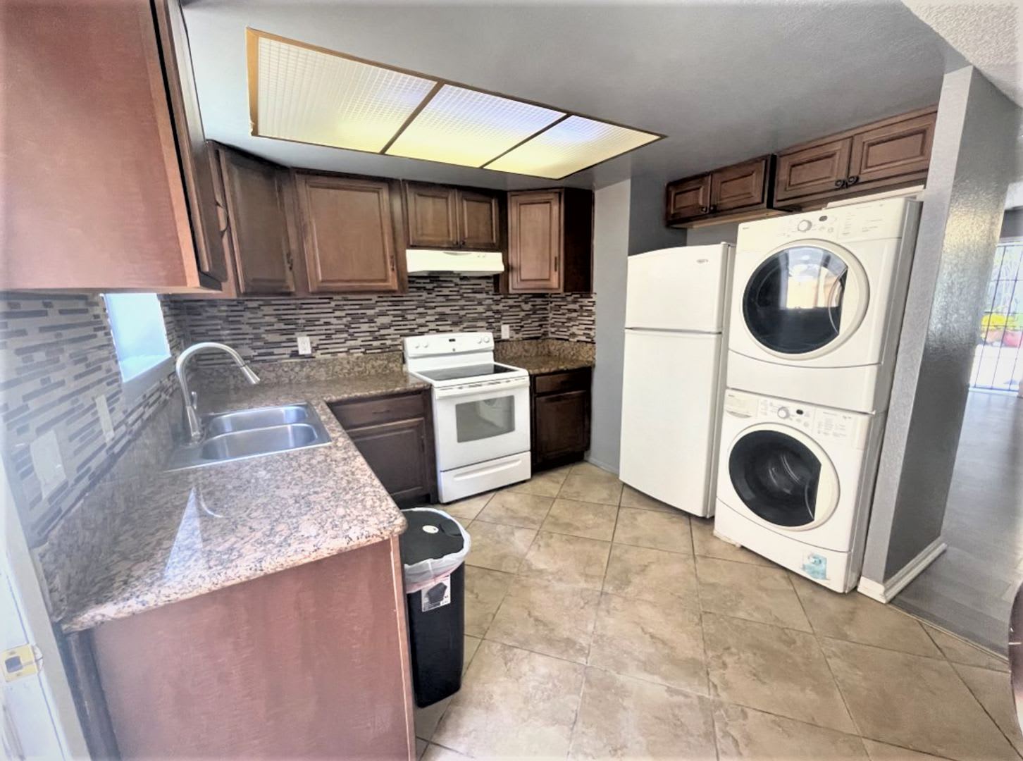 Cozy 2 bed 1.5 bath apartment in Santa Ana – photo 3