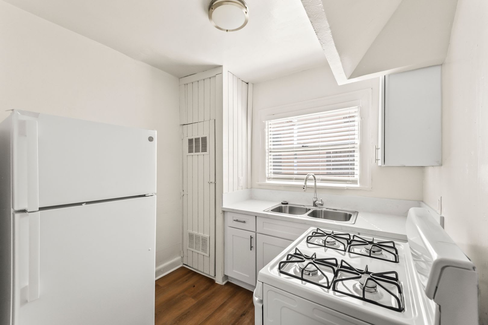 314/316 W. 50th St. – photo 5