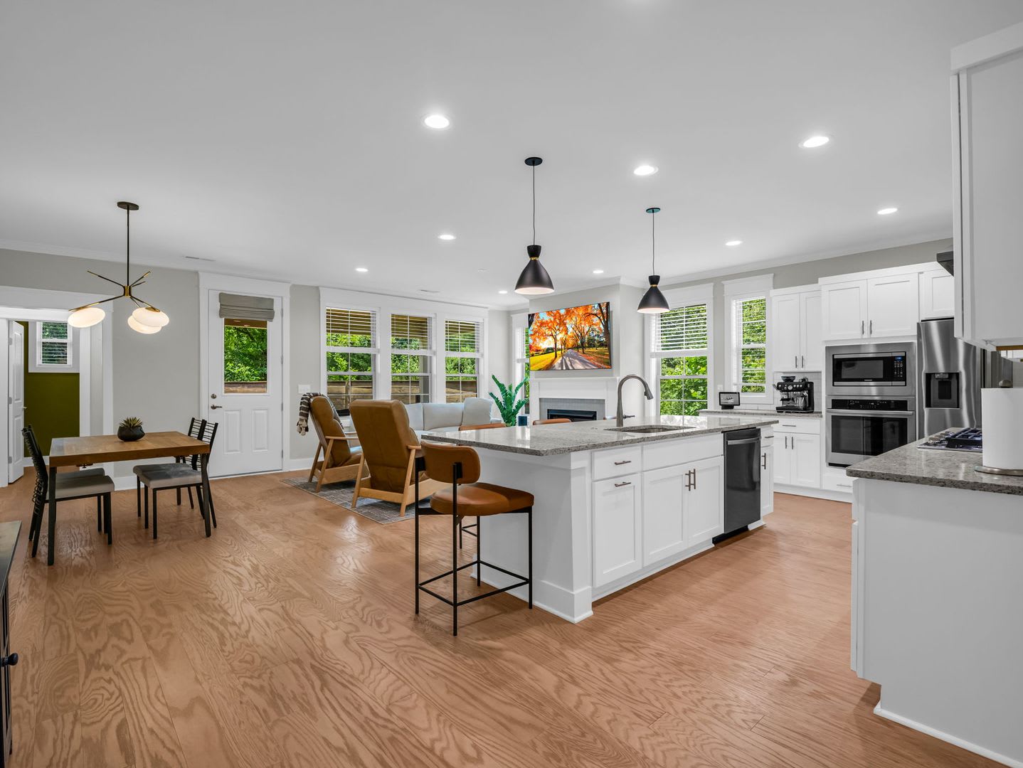 3-bedroom, 2.5-bath townhome in desirable Sweet Birch Commons community. – photo 4
