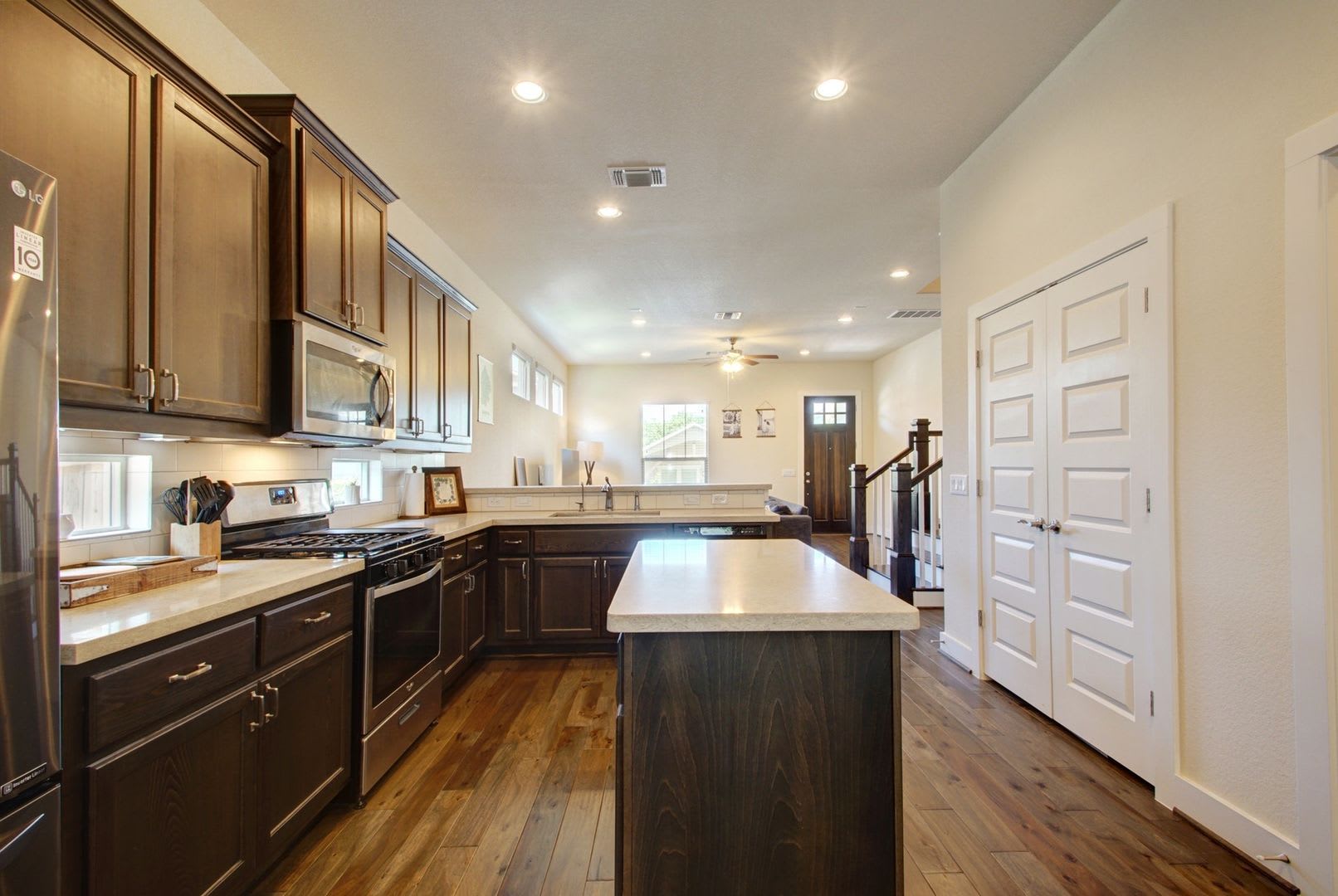 Beautiful 4 bedroom/2.5 bath, available early August! – photo 5