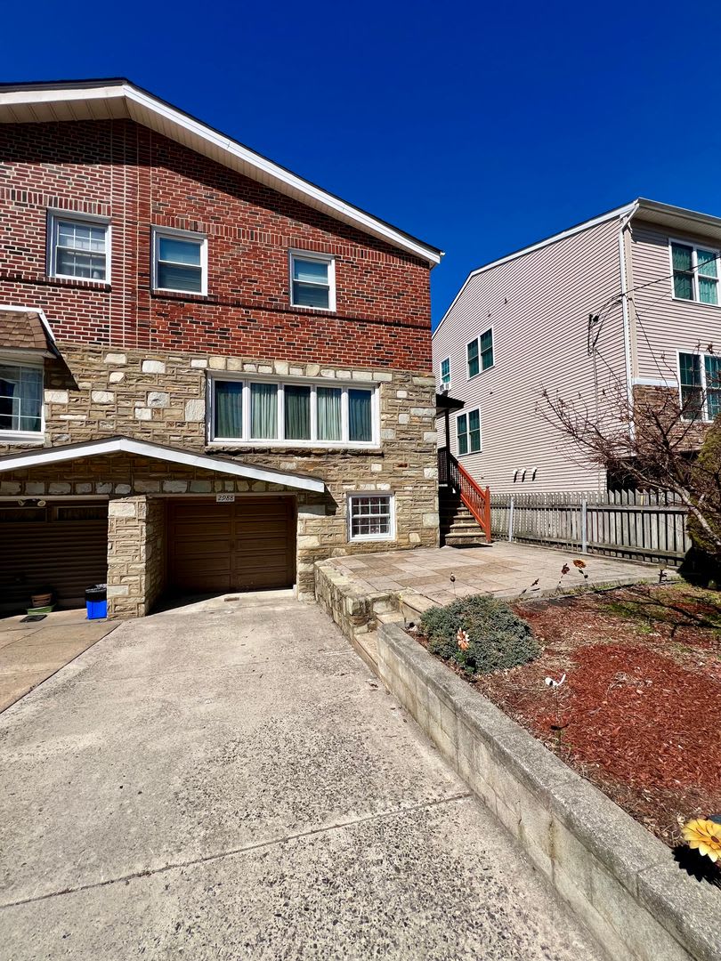 Gorgeous 4-Bedroom Townhome with One-Car Garage! Available NOW! – photo 3