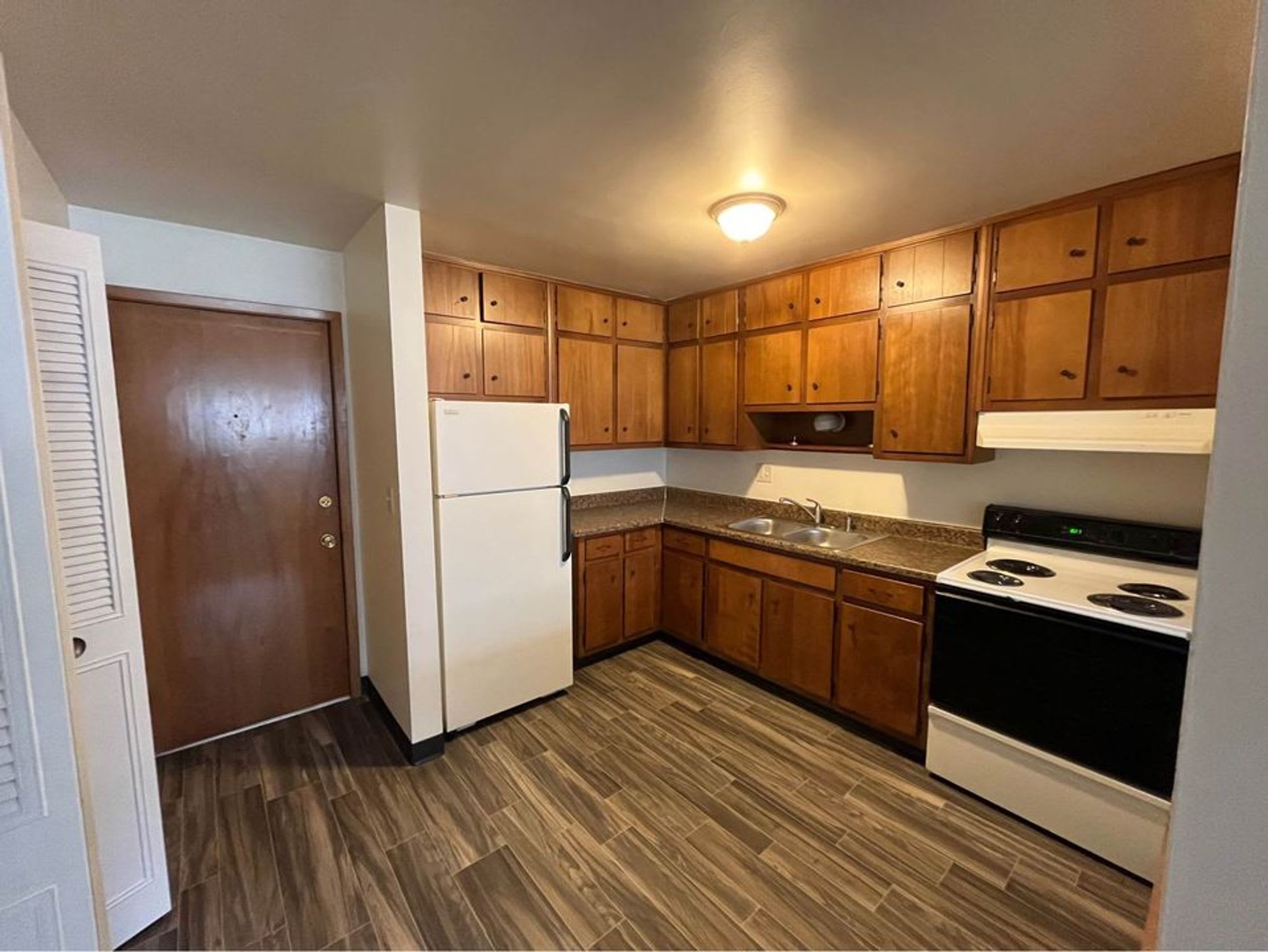 Phalen Apartments on Maryland! – photo 4