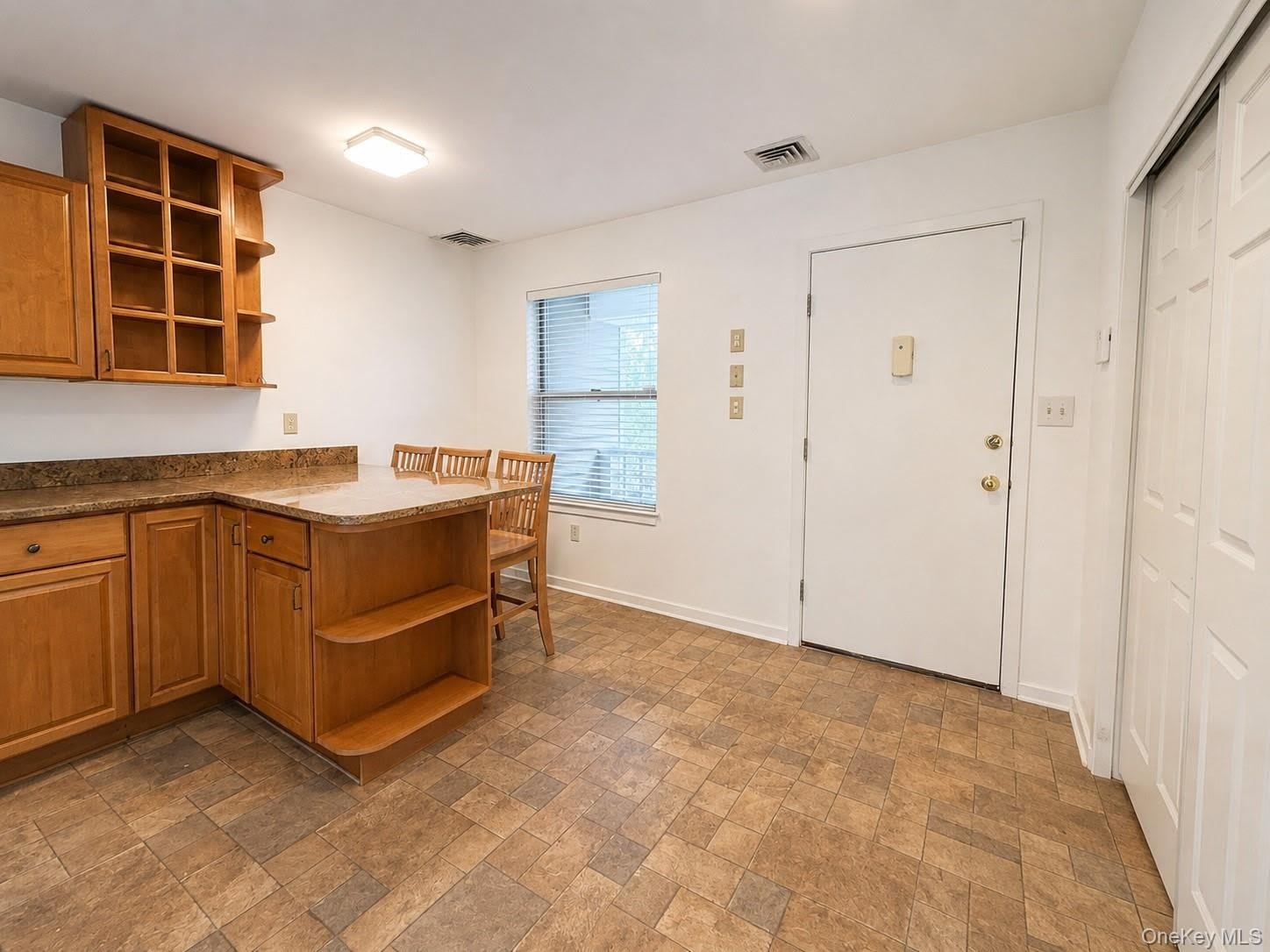 504 Continental Drive – photo 4