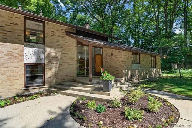 7388 Lindenmere Drive – photo 3