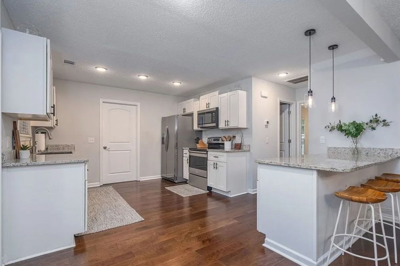 Stunning 4 bedroom 2.5 bath home, Located in Savannah, Ga! – photo 3