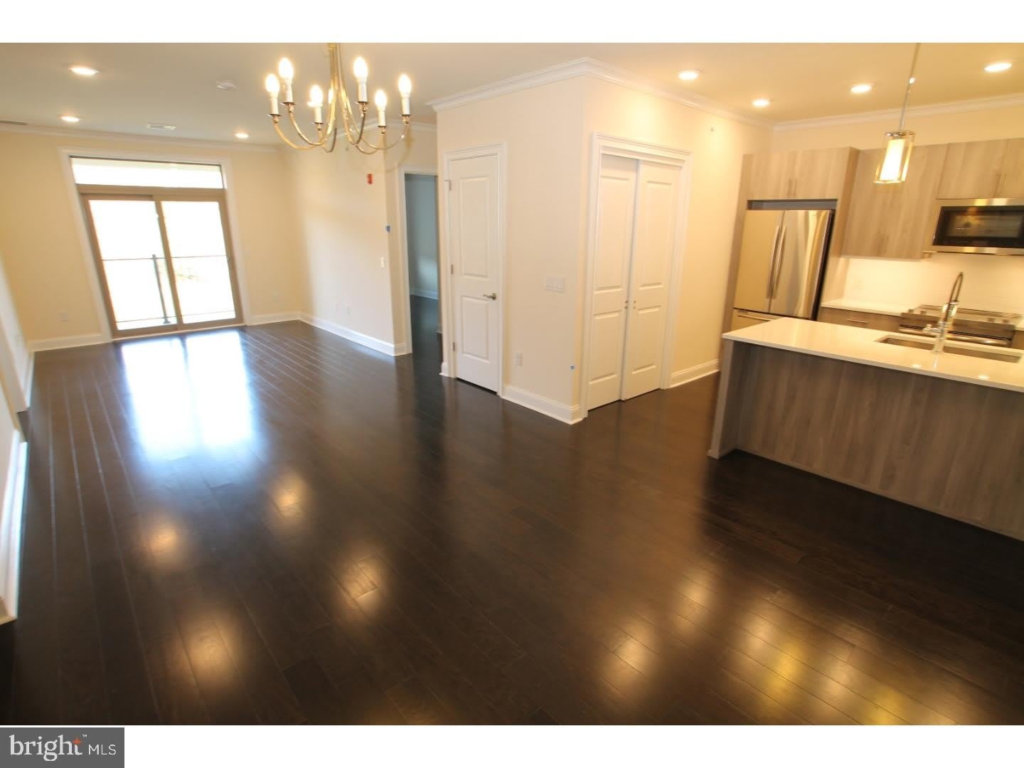 200 N SYCAMORE Street – photo 3