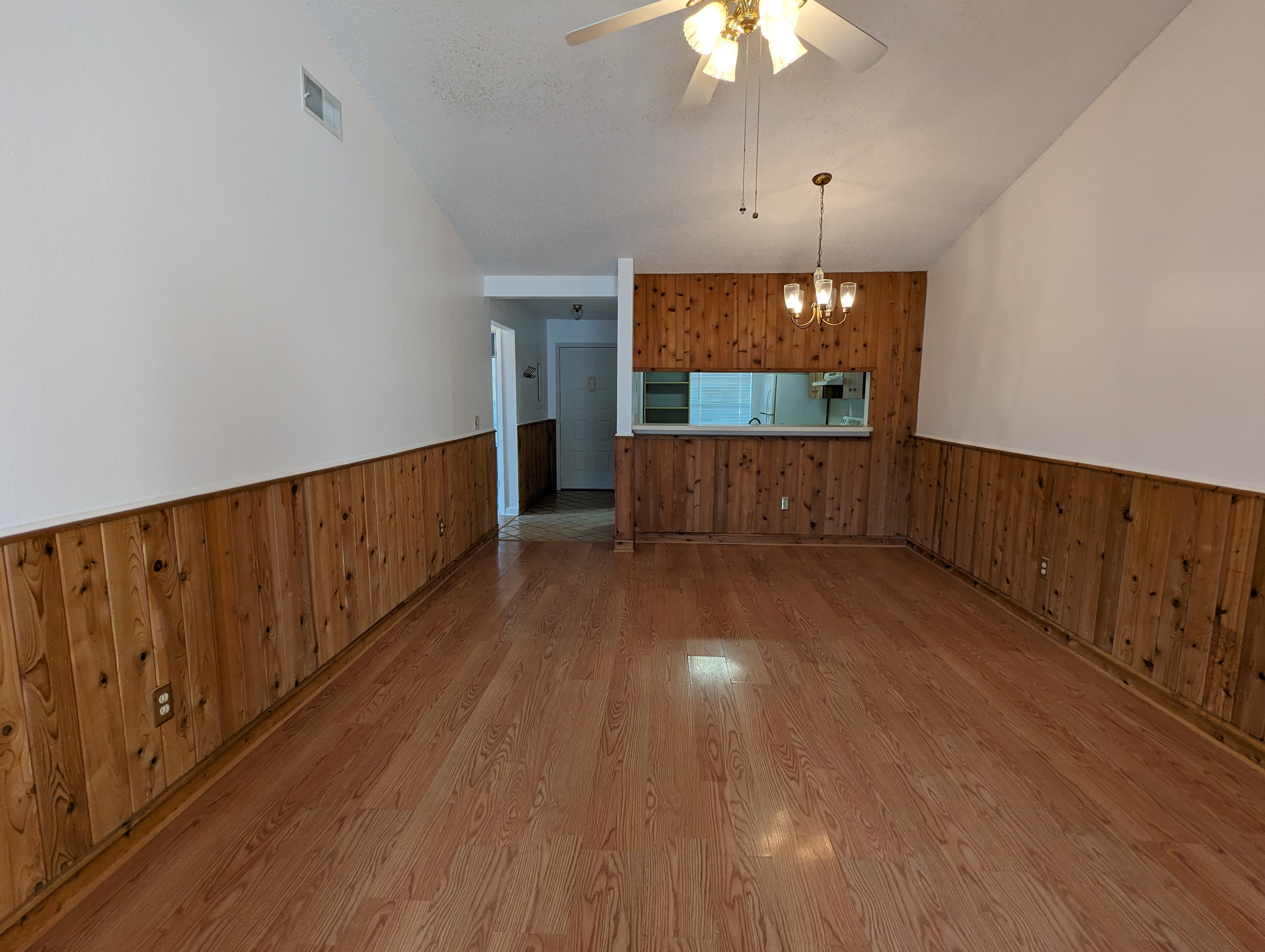 1130 Dover Ct – photo 4