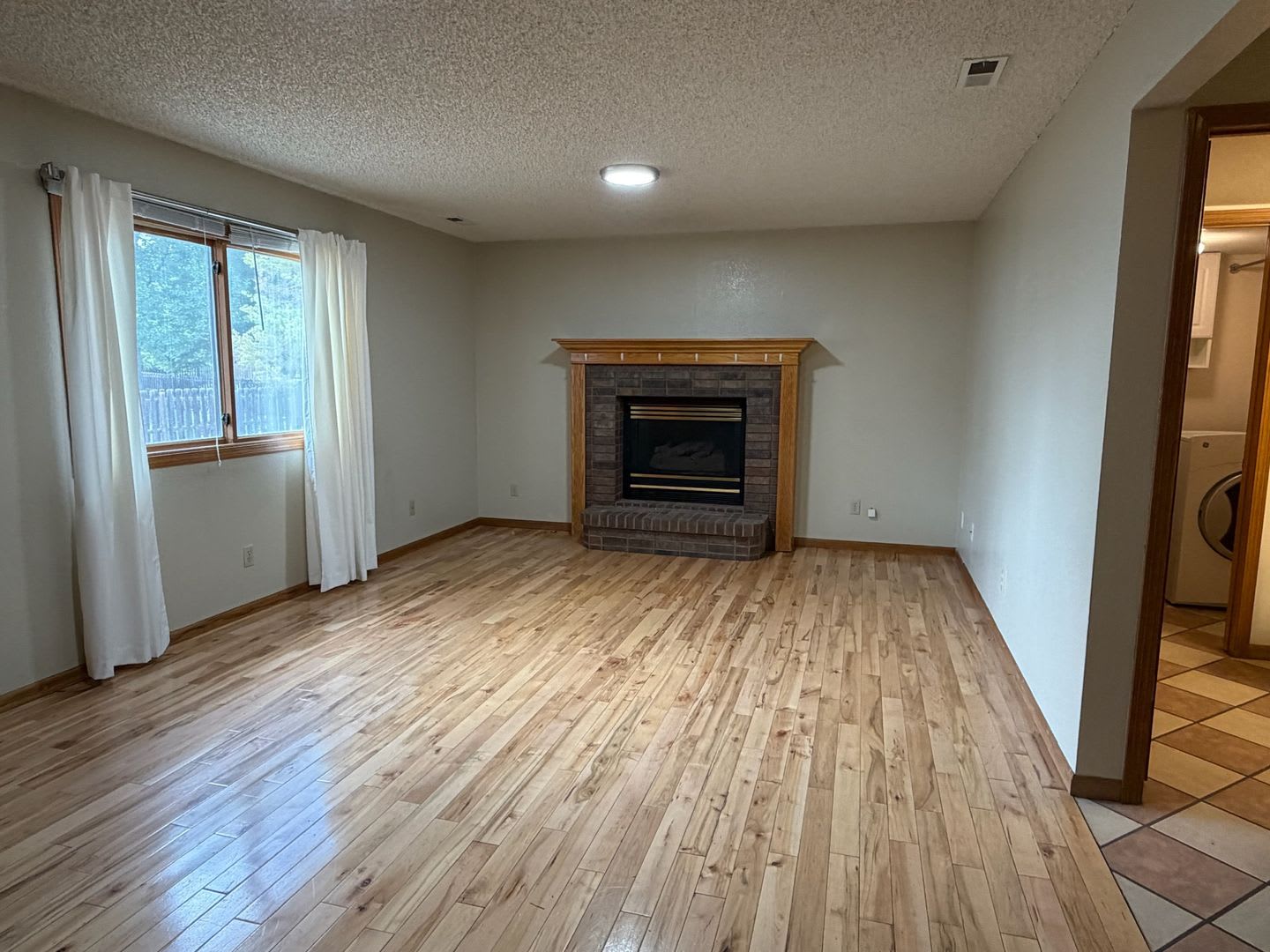 3-Bedroom Home on a Quiet Cul-de-Sac with 3-Car Garage – photo 2