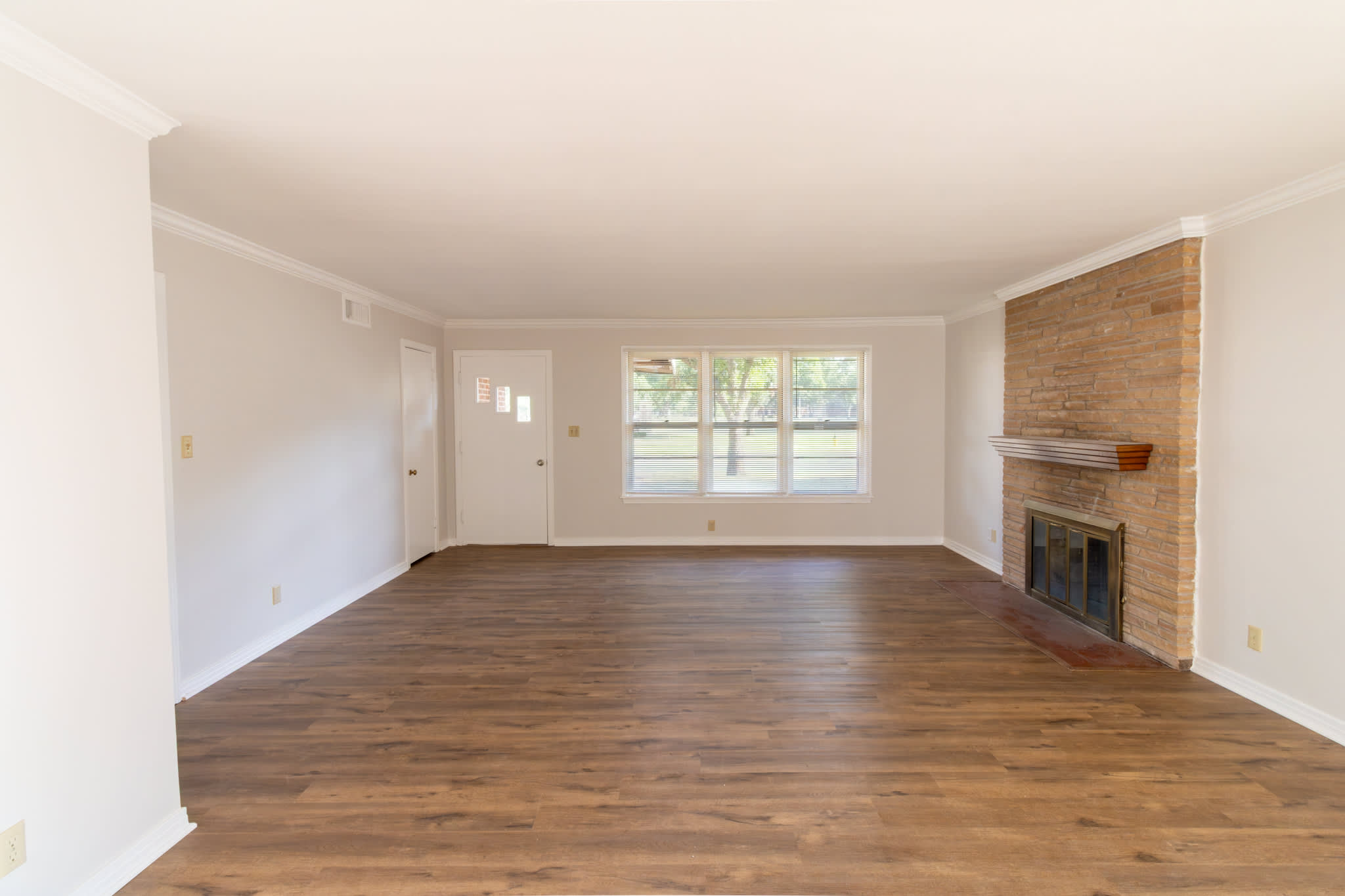 2400 Hampstead Lane – photo 4