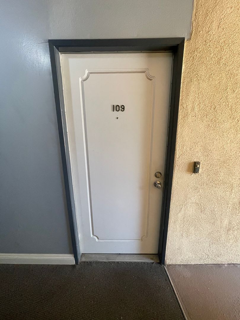 718 N Monterey St – photo 2