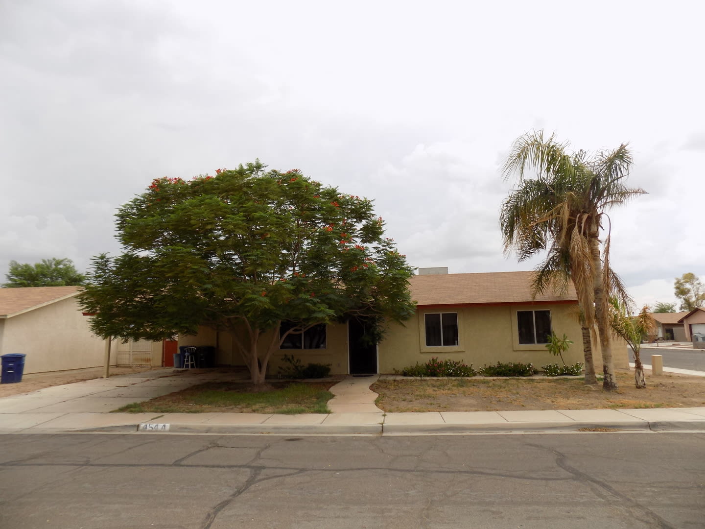 3 BED 2 BATH HOME IN TOWN! – photo 1