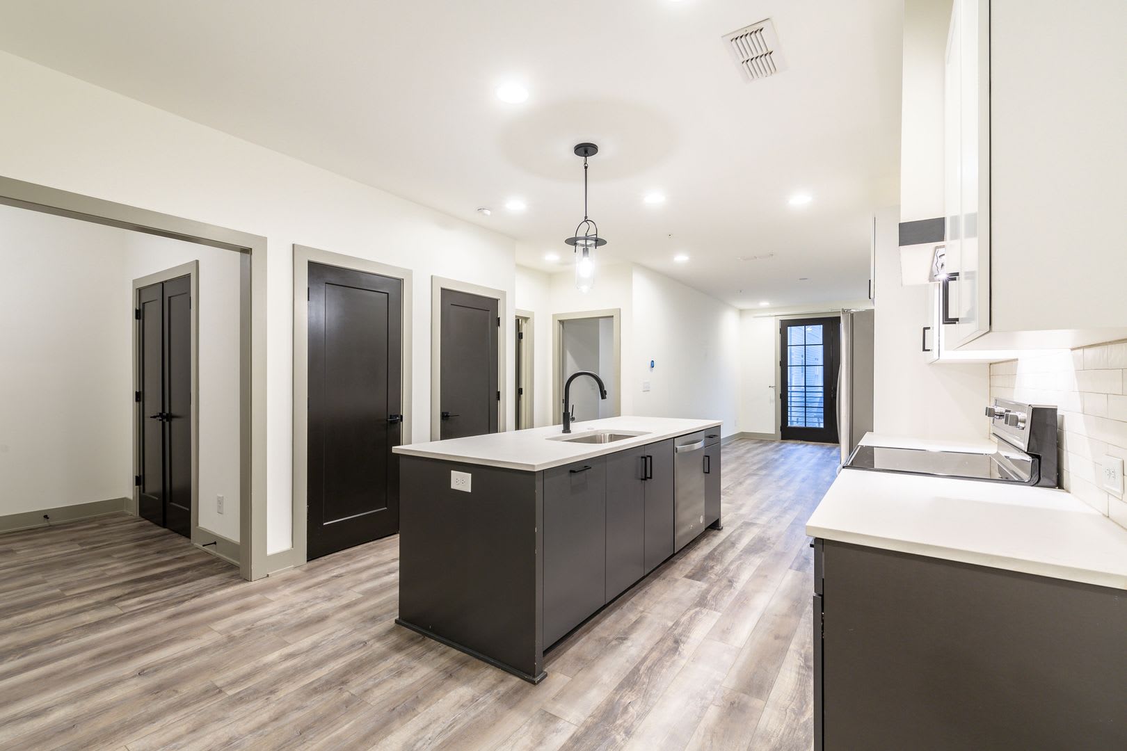 Gorgeous 1 Bed/1 Bath in Edgewood! – photo 3