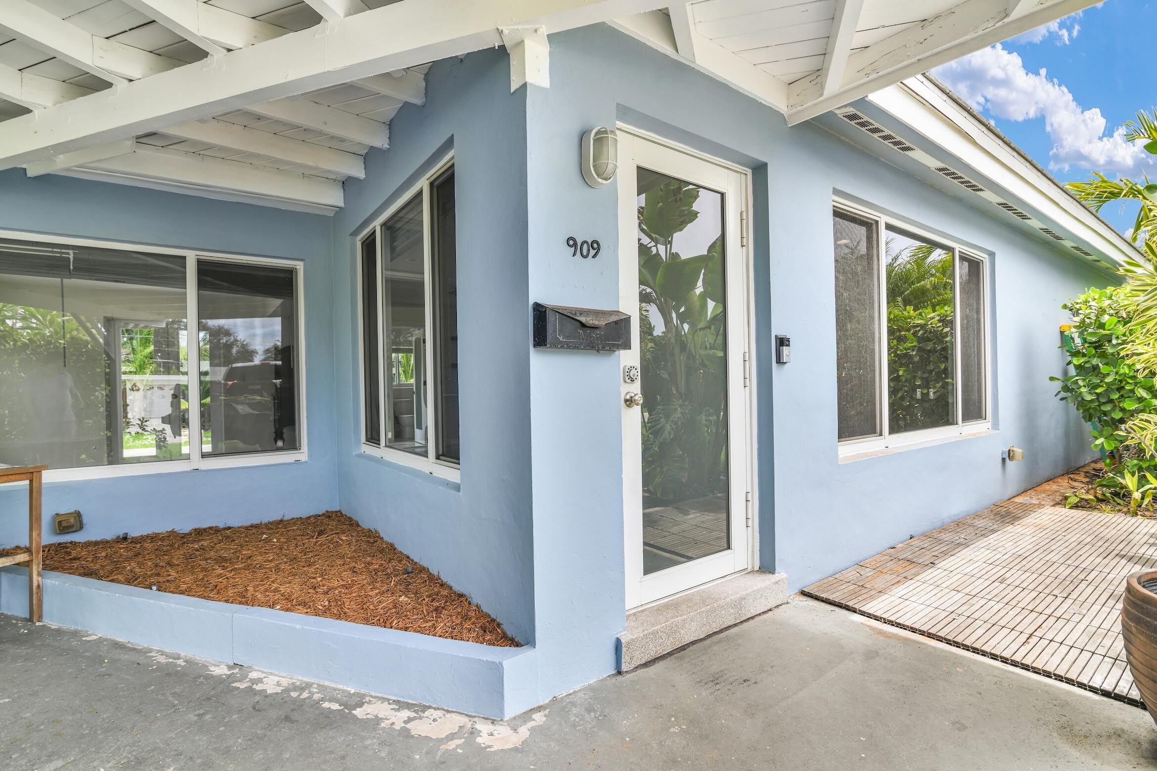 909 Se 16 Place – photo 1