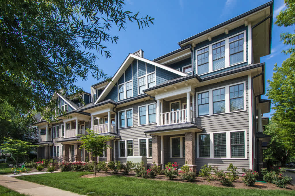 525 East Apartments – photo 1