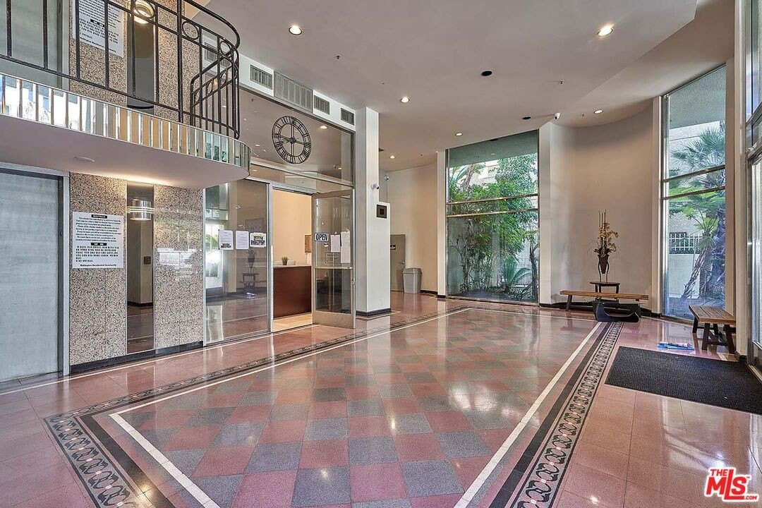 500 S Berendo St – photo 4