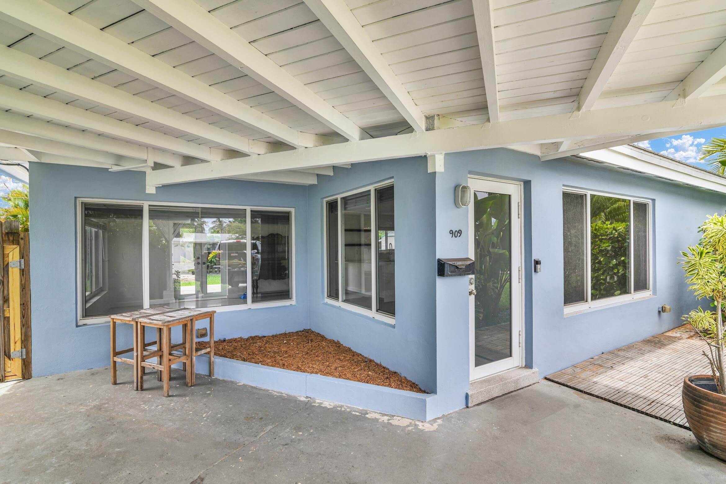 909 Se 16 Place – photo 2