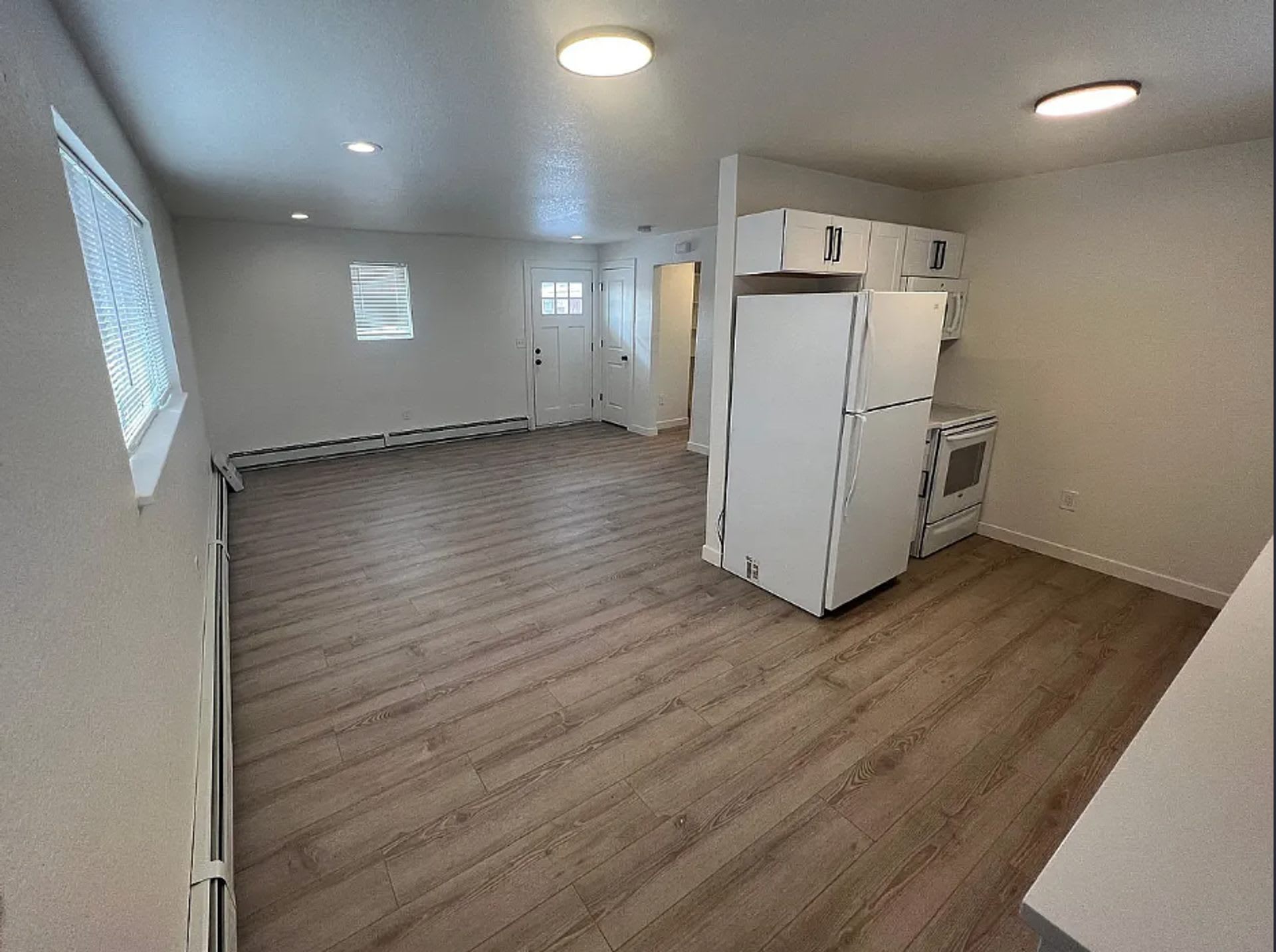 Beautiful 2 Bed Apartment with Reserved Parking Spots – photo 2