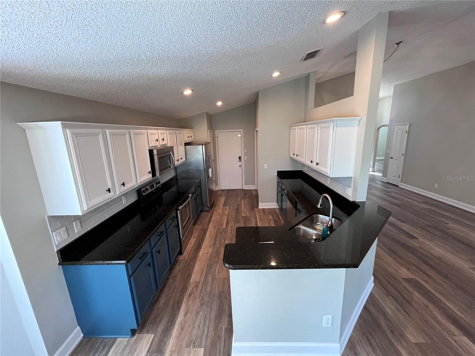 3705 SEMINOLE Drive – photo 3
