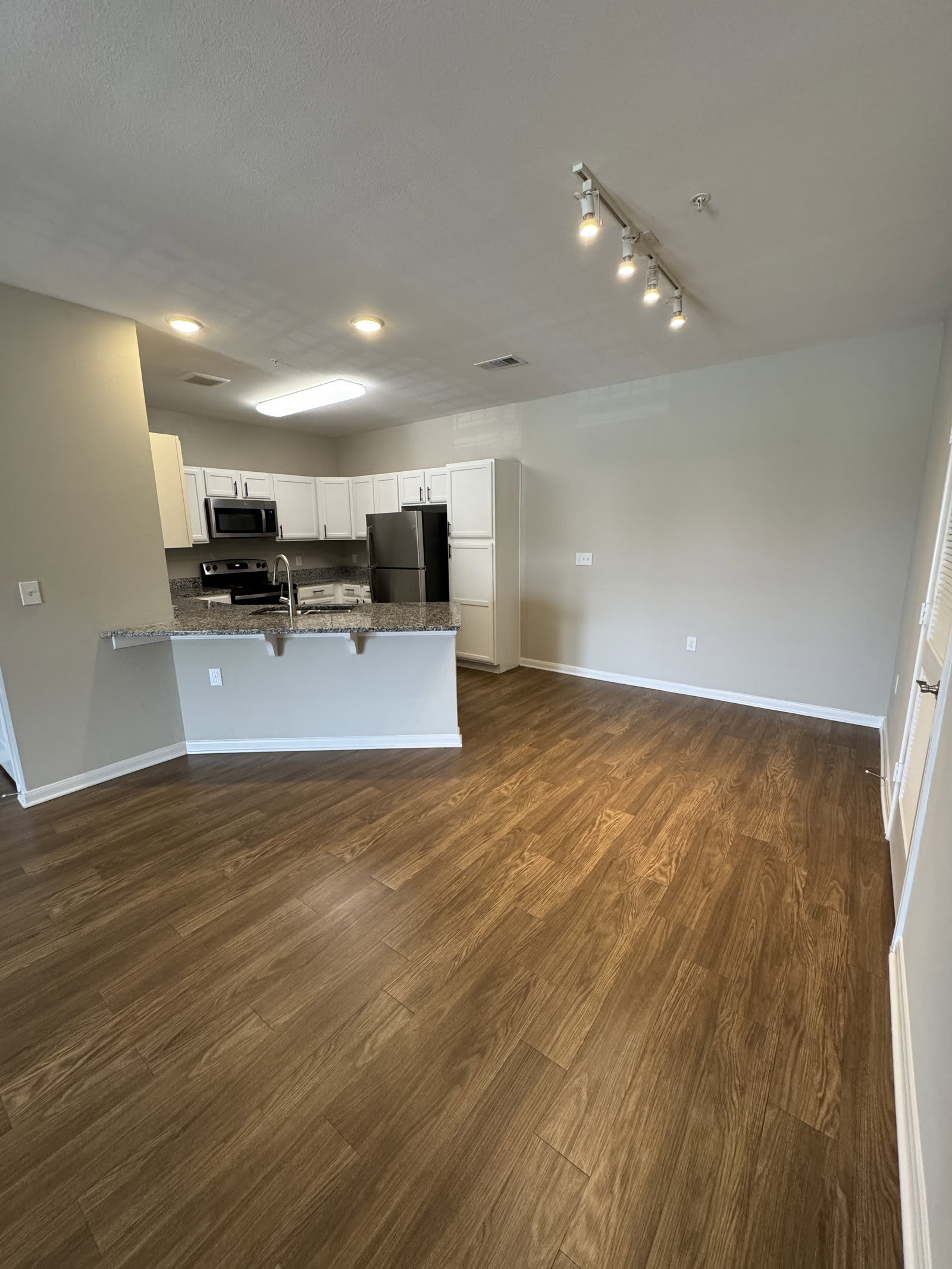 1828 Central Expressway – photo 4