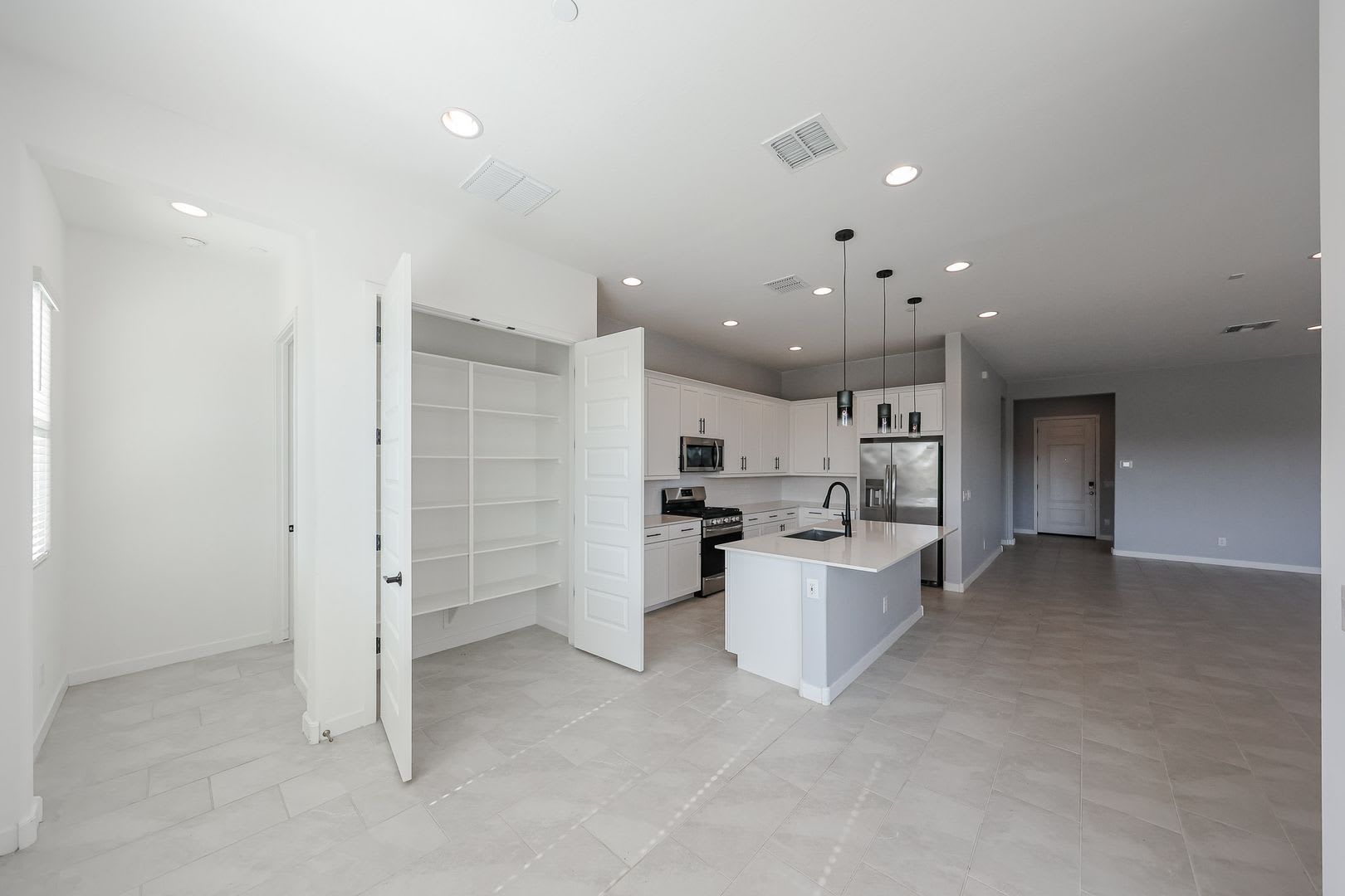 QUICK MOVE IN INCENTIVE $1500.00 CREDIT OFF THE FIRST MONTHS' RENT WITH MOVE IN DATE OF 9/7 OR EALIER! – photo 2