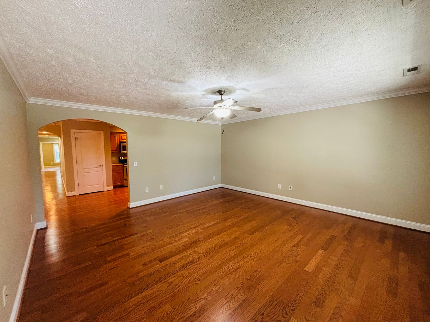 3 Bedroom, 2 Bath Townhouse – photo 2