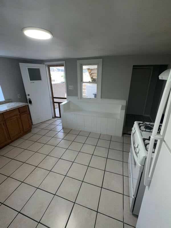 534 E Cherry St – photo 2