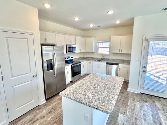 30 Hughetta Street North – photo 5