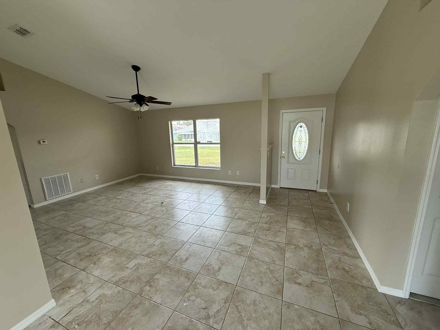 3/2/2 Beautiful Home with Spacious Backyard in Southeast Ocala – photo 3