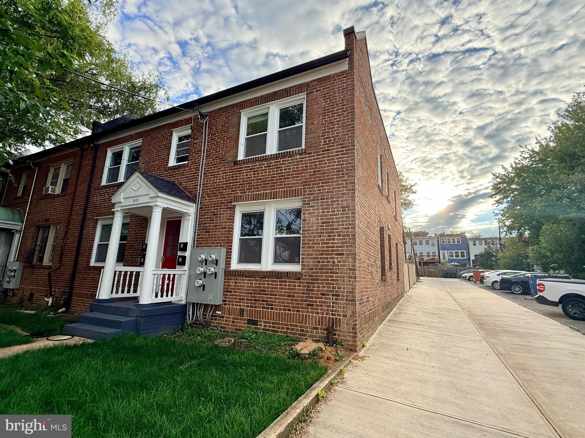2920 8TH Street NE – photo 1