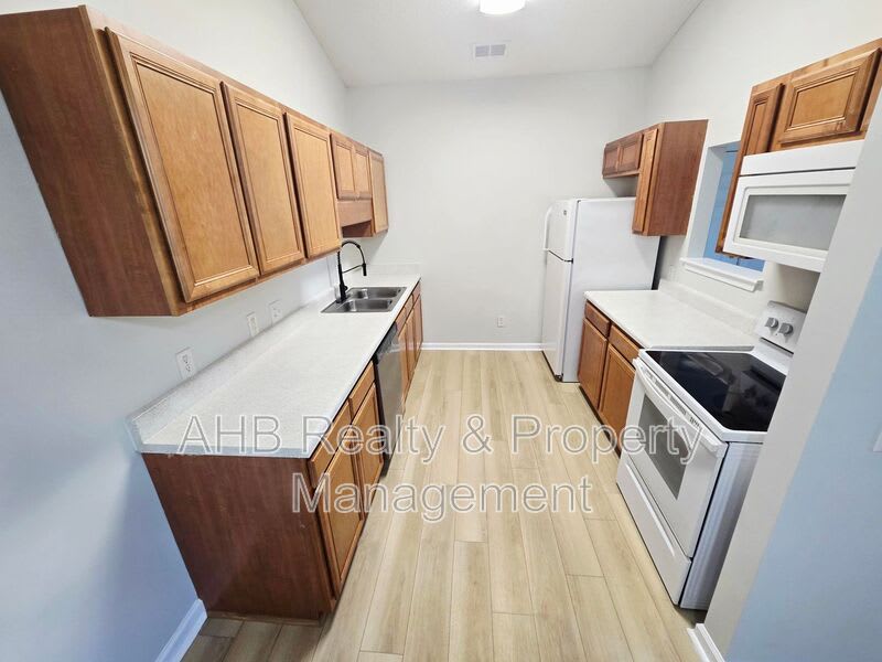 3010 Winston Drive – photo 3