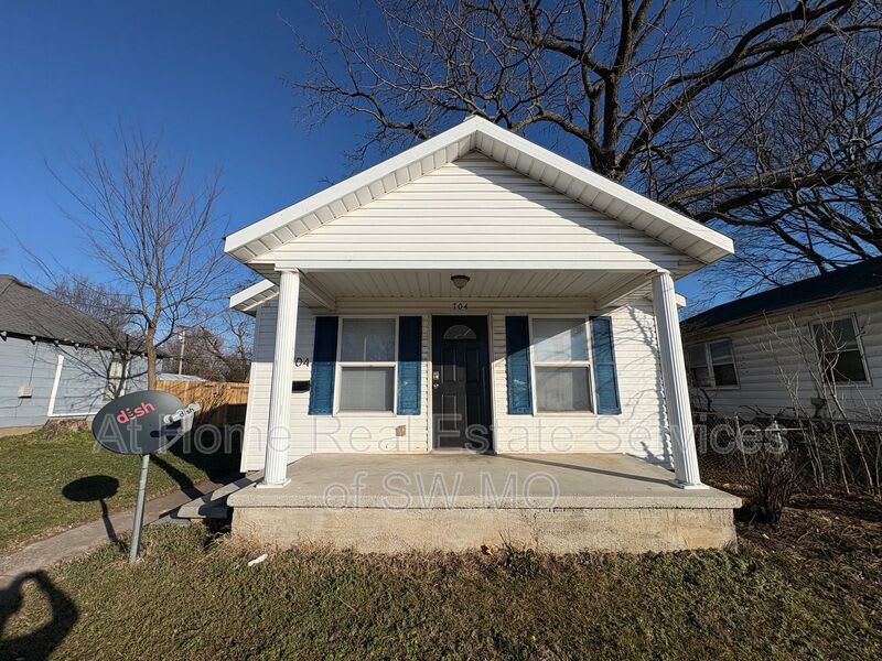 704 N Kansas Expy – photo 1
