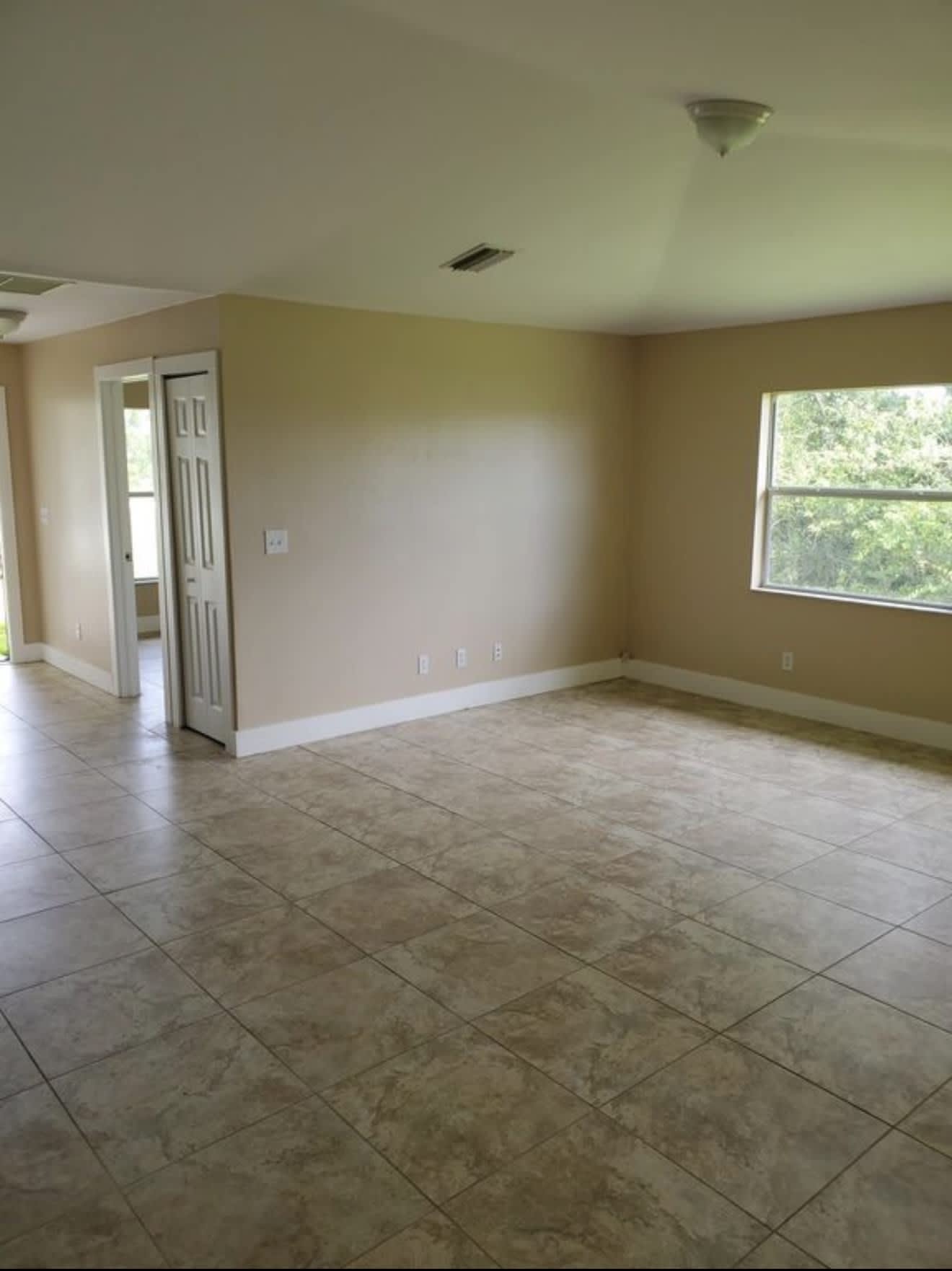 1118 Eisenhower Boulevard – photo 4