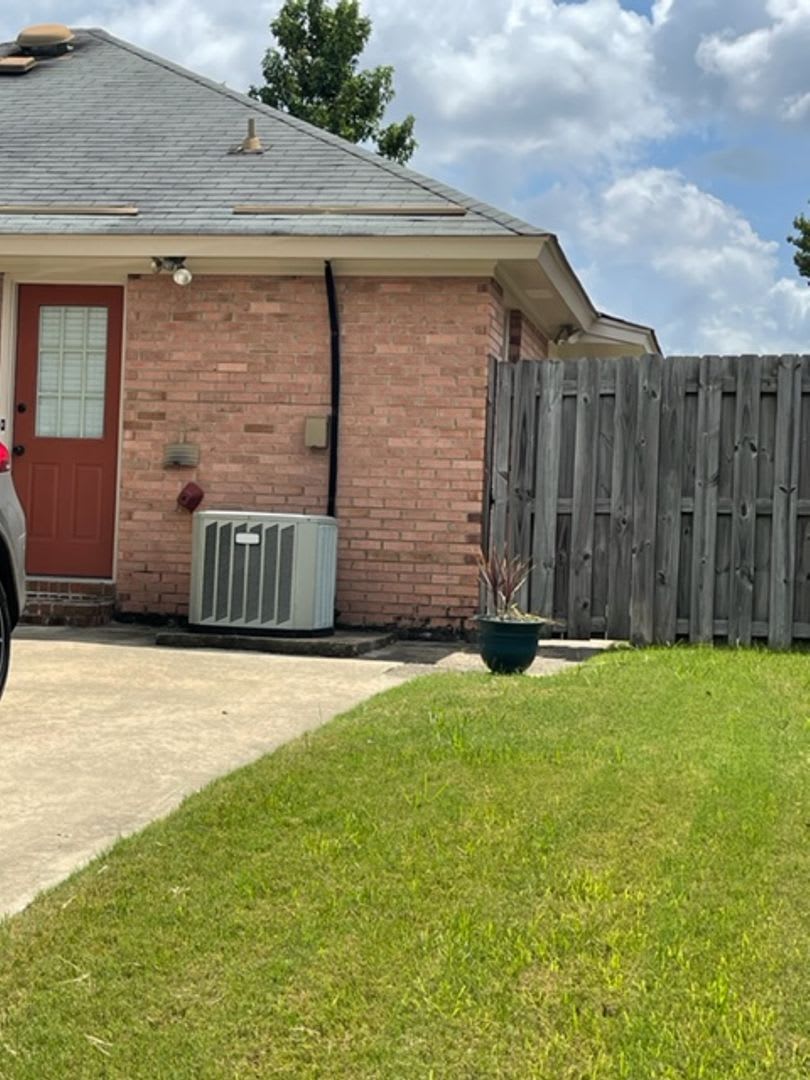 1604 Queen Elizabeth Court – photo 4