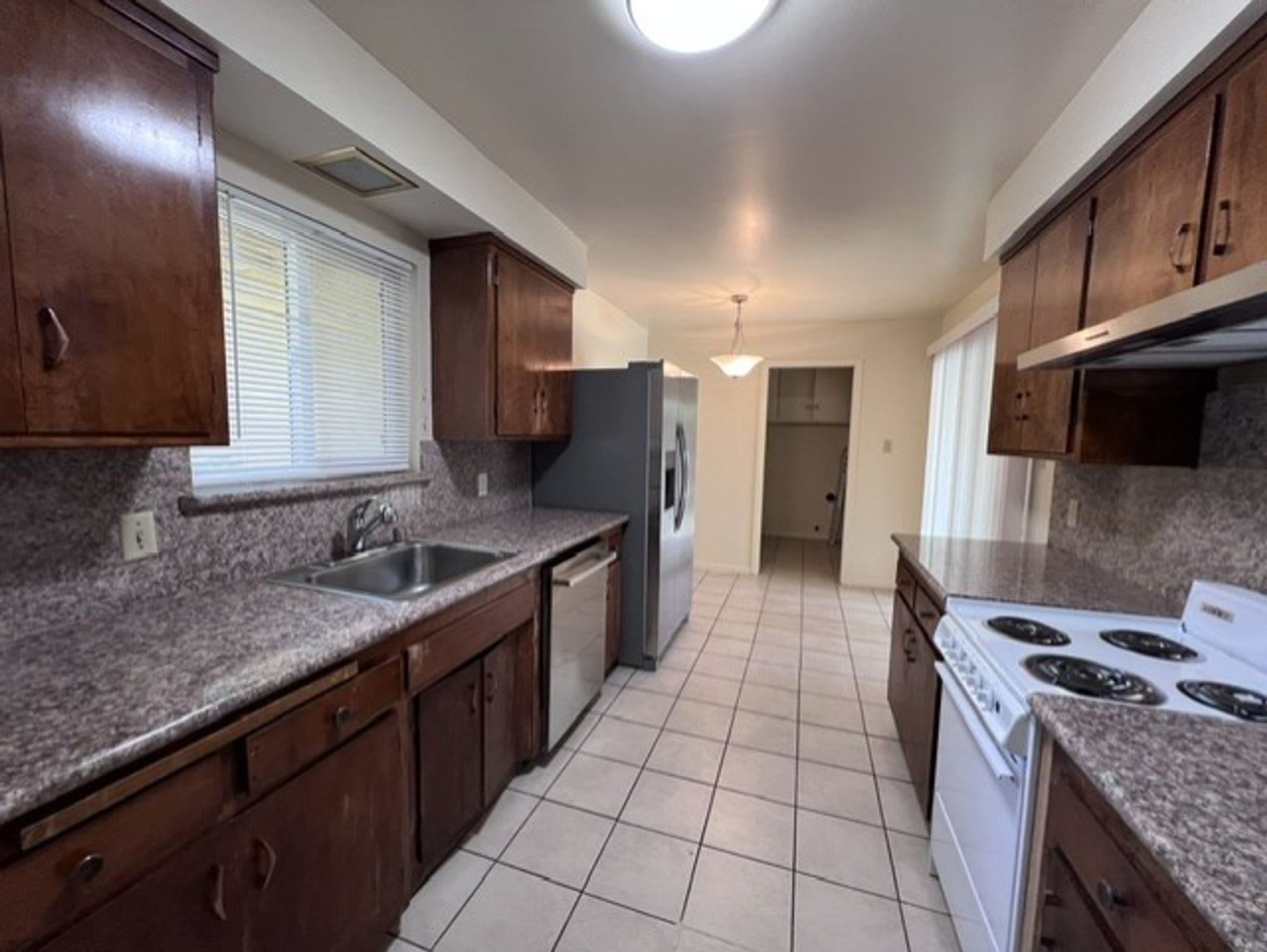 6801 Las Palamitas Way South Land Park Duplex With Central Heat And Air Close To Shopping And Schools – photo 3