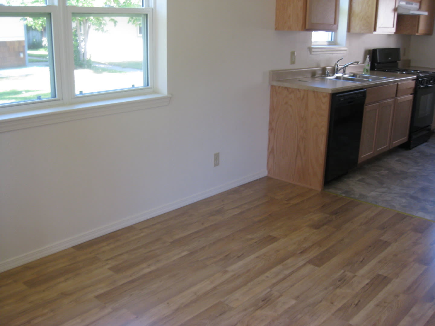Three Bedroom Town House Style Condo – photo 4
