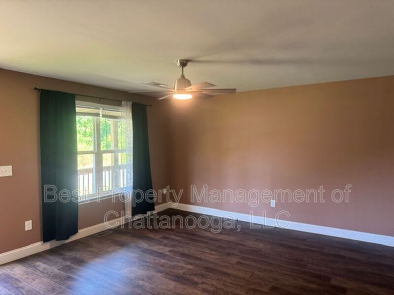 385 Virginia St – photo 3