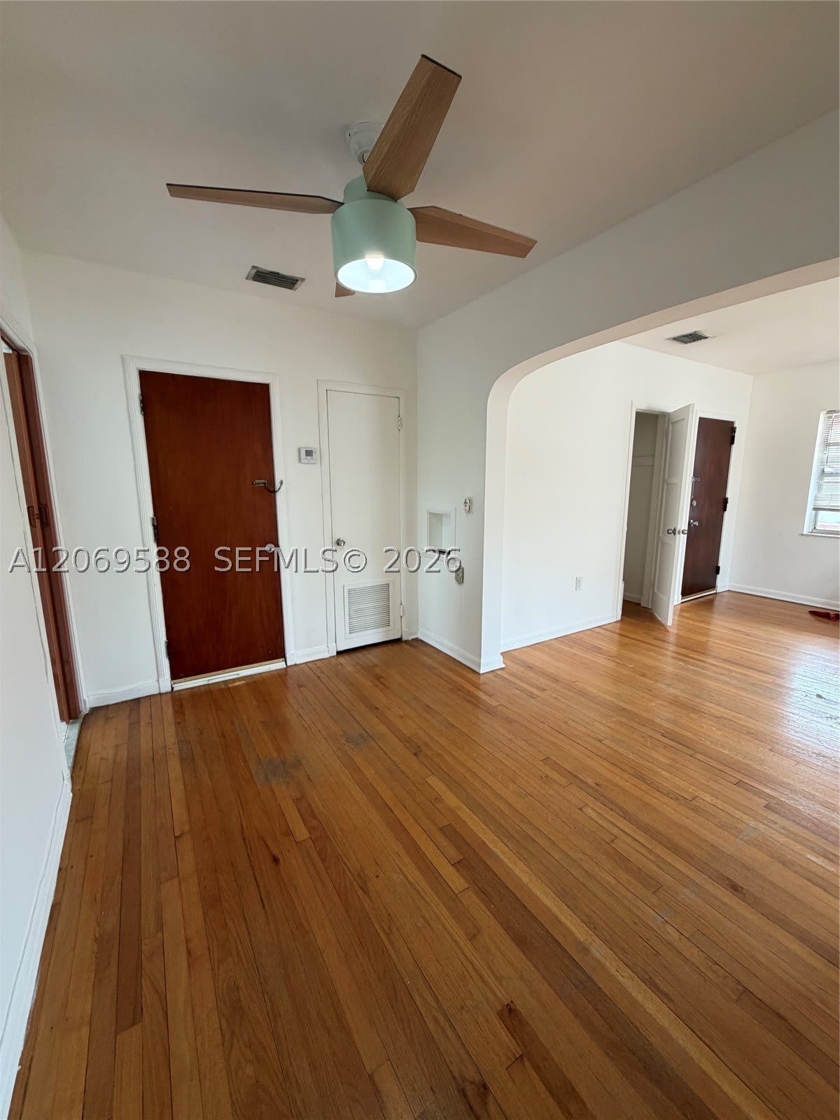 33 Madeira Ave – photo 4