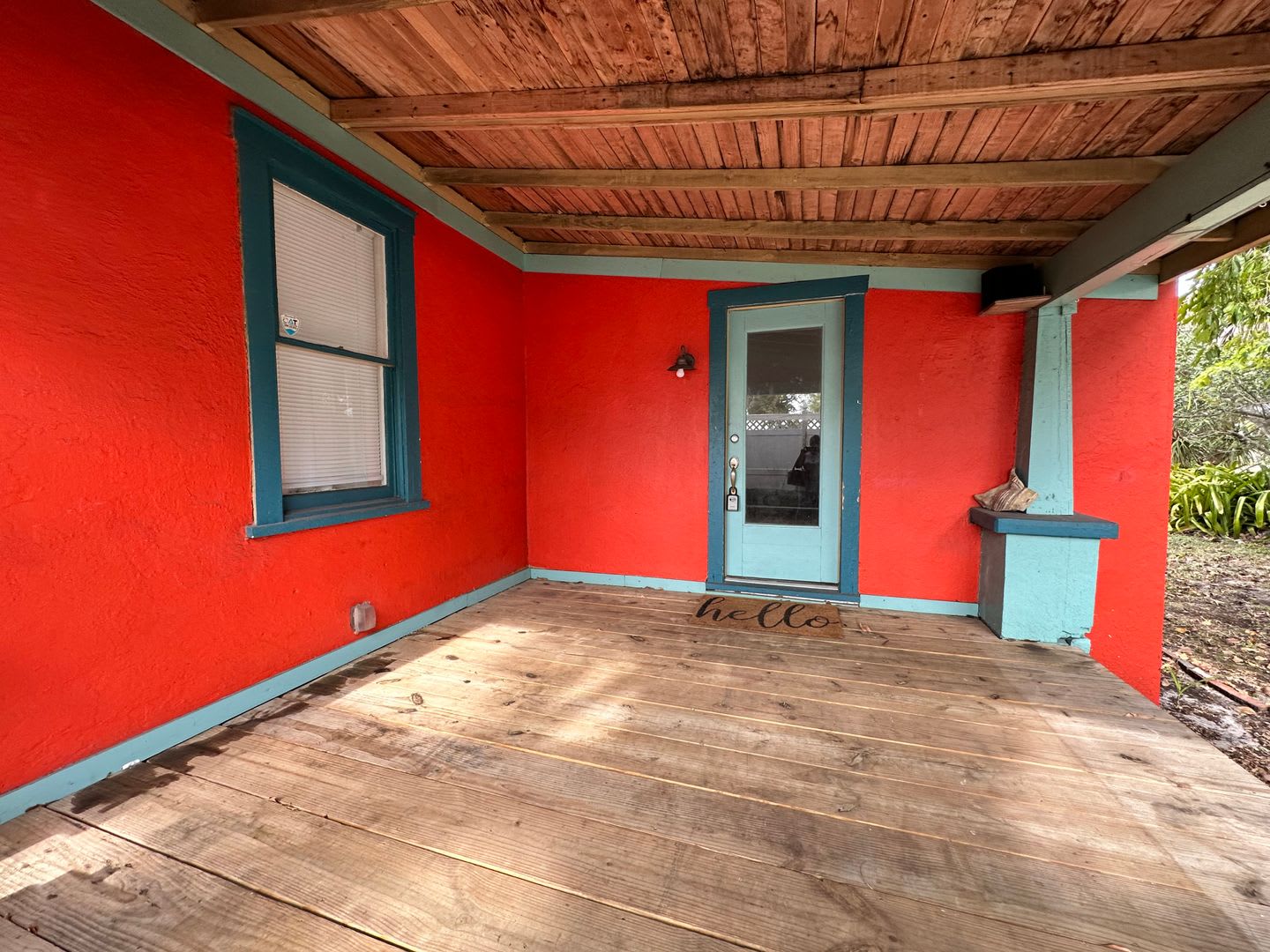 FIRST MONTH RENT FREE! 2/1 HOME IN DOWNTOWN RIVER DISTRICT! – photo 3