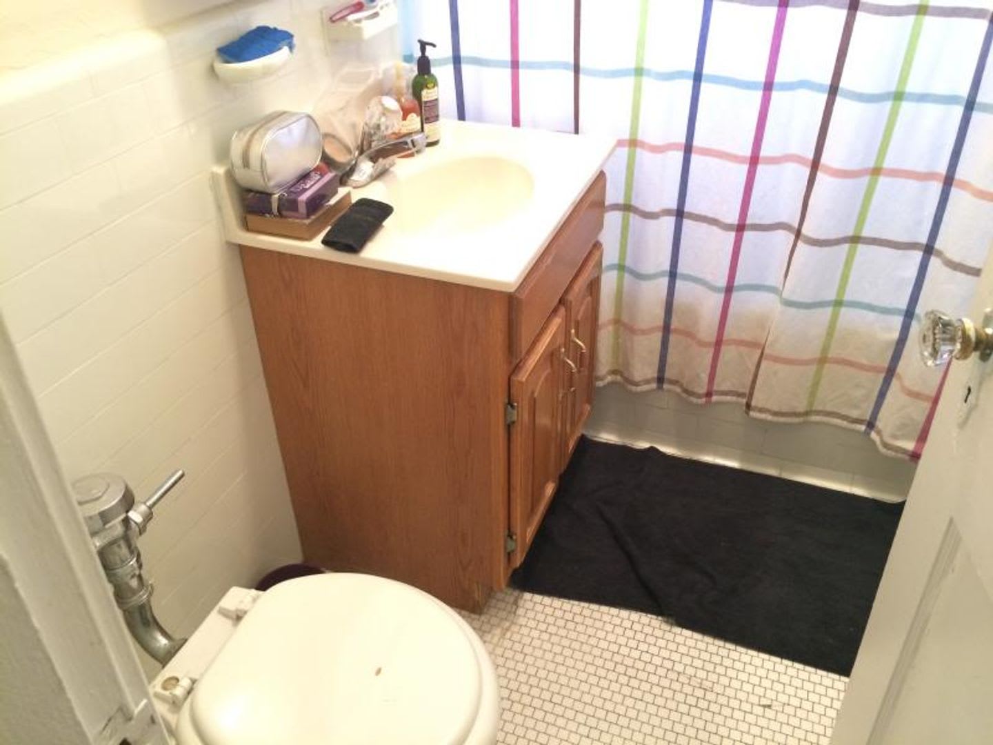 Huge 1 Bed on the "B" Line – photo 1
