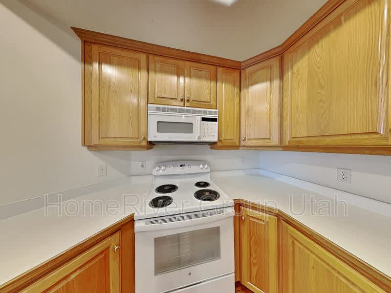 4980 N University Ave – photo 4