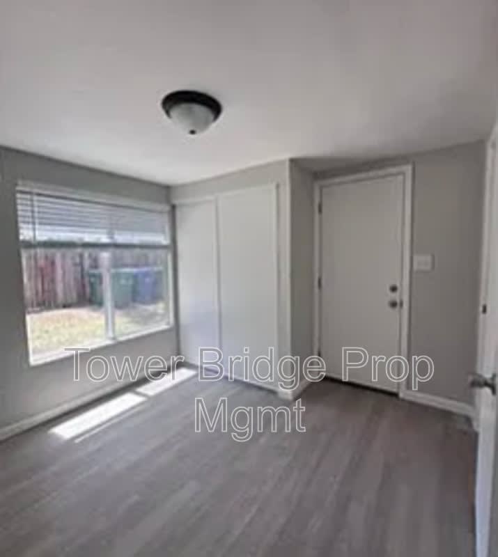 4042 1/2 43rd Street – photo 5