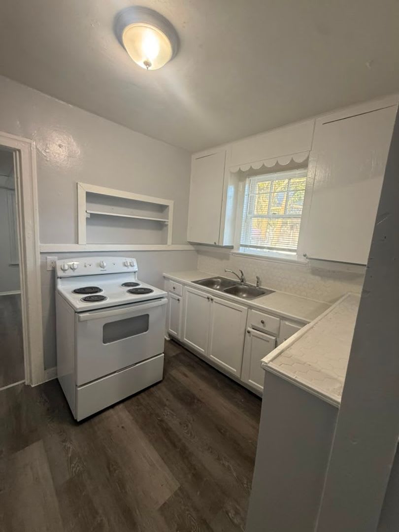 Fully Renovated 3 1 Single Family Available For Immediate Rent – photo 4