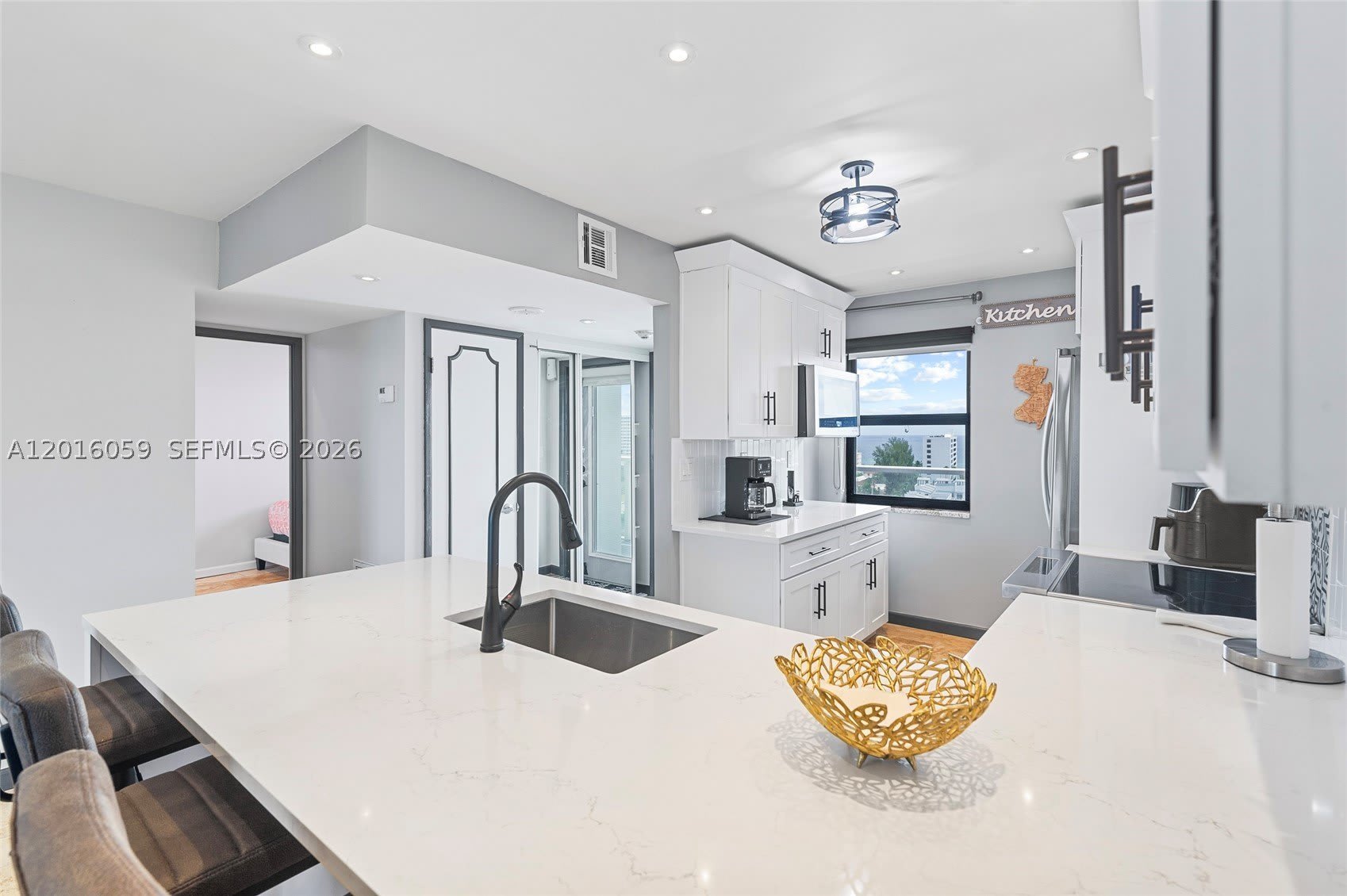 1401 N Riverside Dr – photo 5