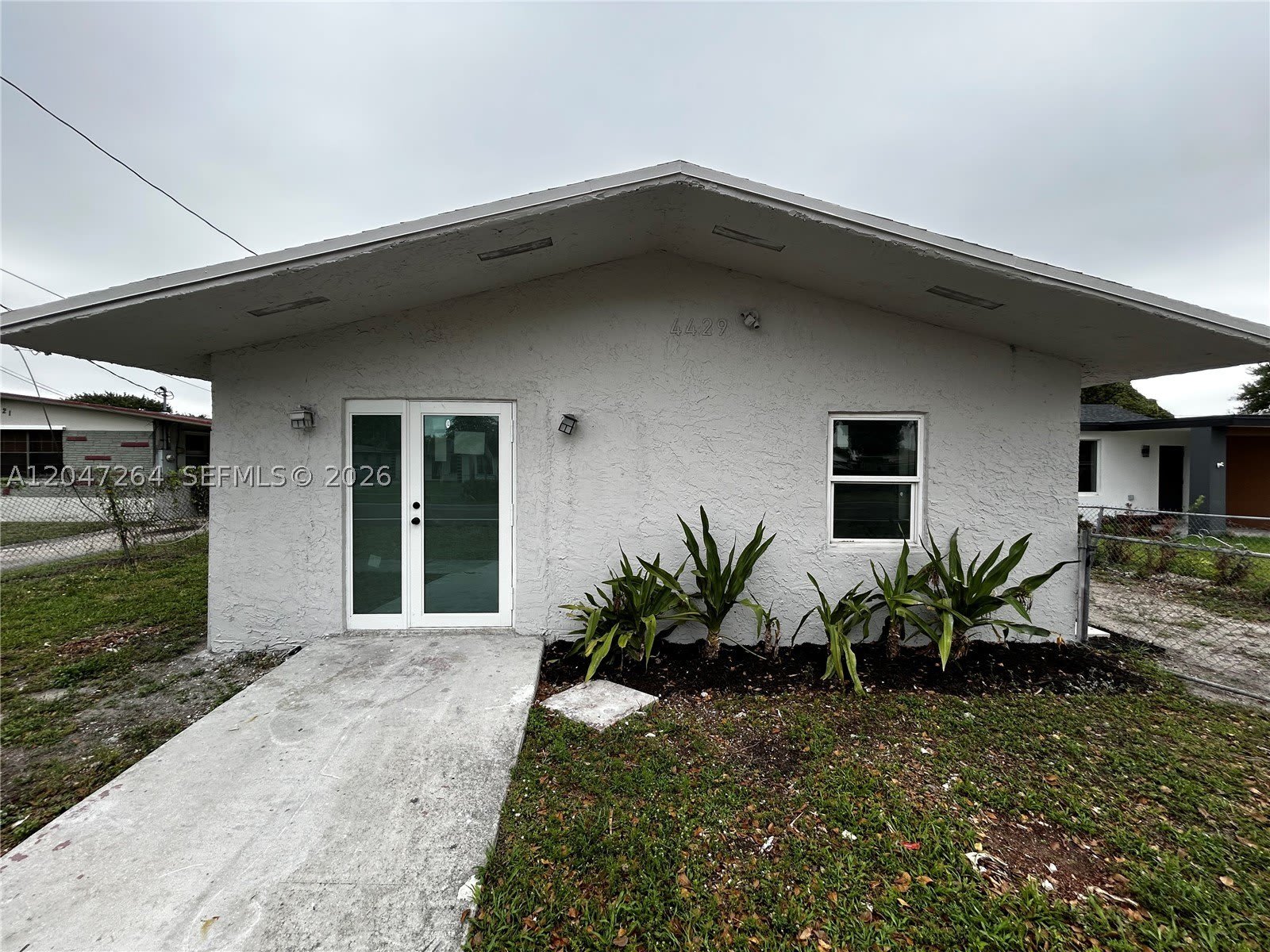 4429 SW 21st St – photo 1