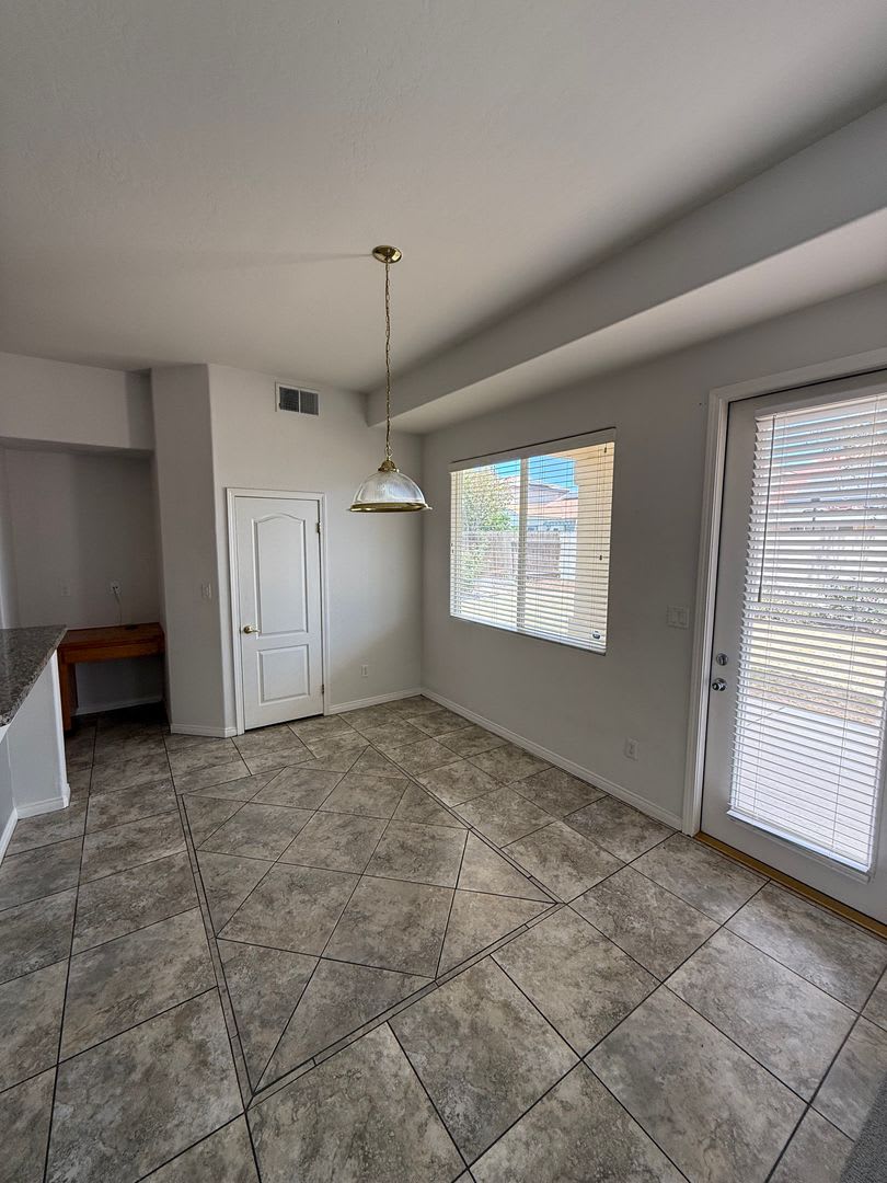 Stylish Southwest Bakersfield Home with Downstairs Office and Spacious Layout – photo 5