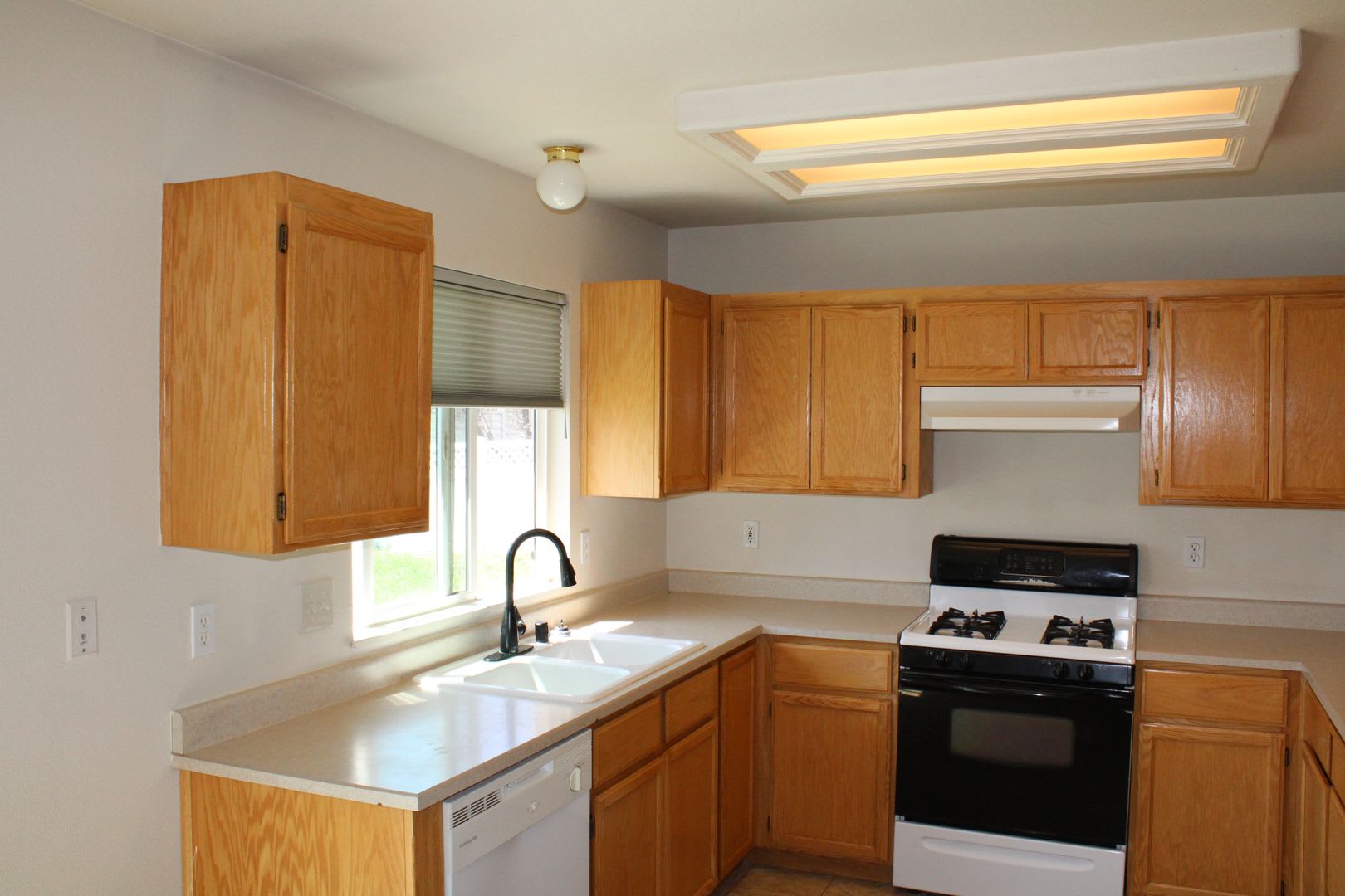 3 BED 2 BATH HOUSE LOCATED IN THE RAVENWOOD SUBDIVISION IN ANDERSON – photo 4