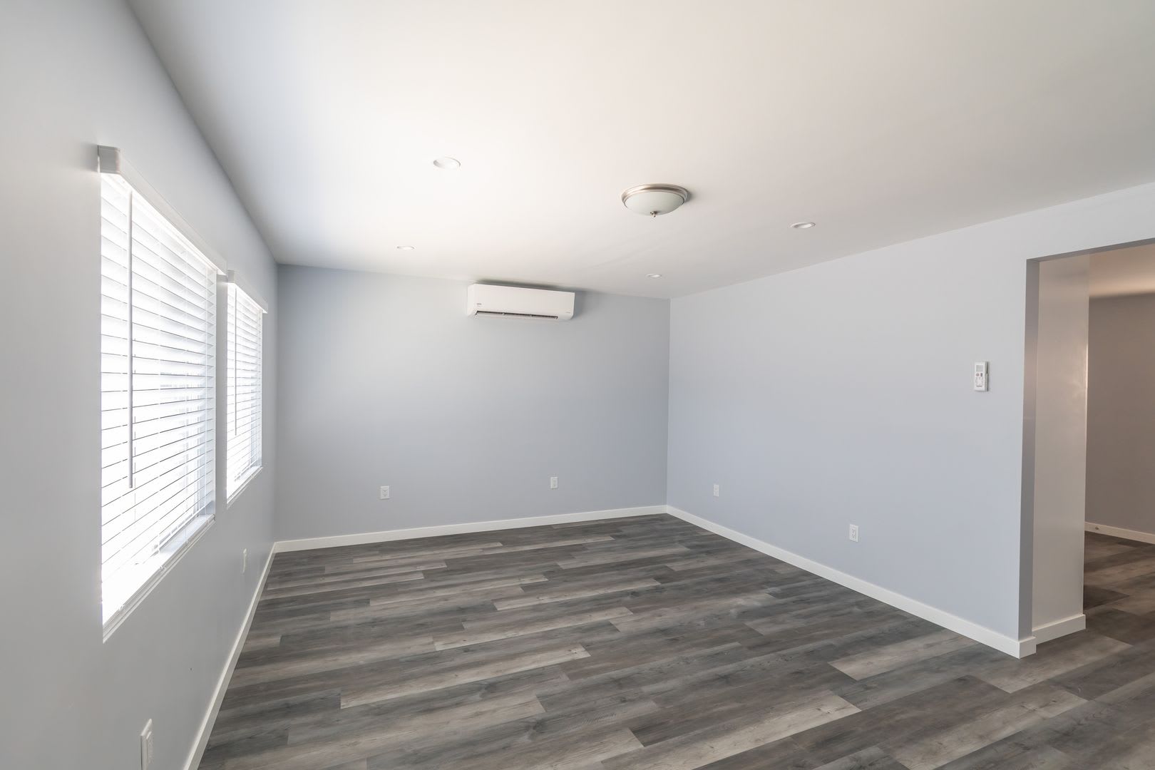 Beautifully Renovated 2 Bedroom Home – photo 3